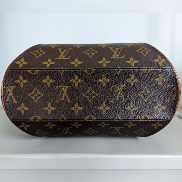 Authentic Louis Vuitton Monogram Canvas Ellipse MM Handbag - Picture 3 of 11